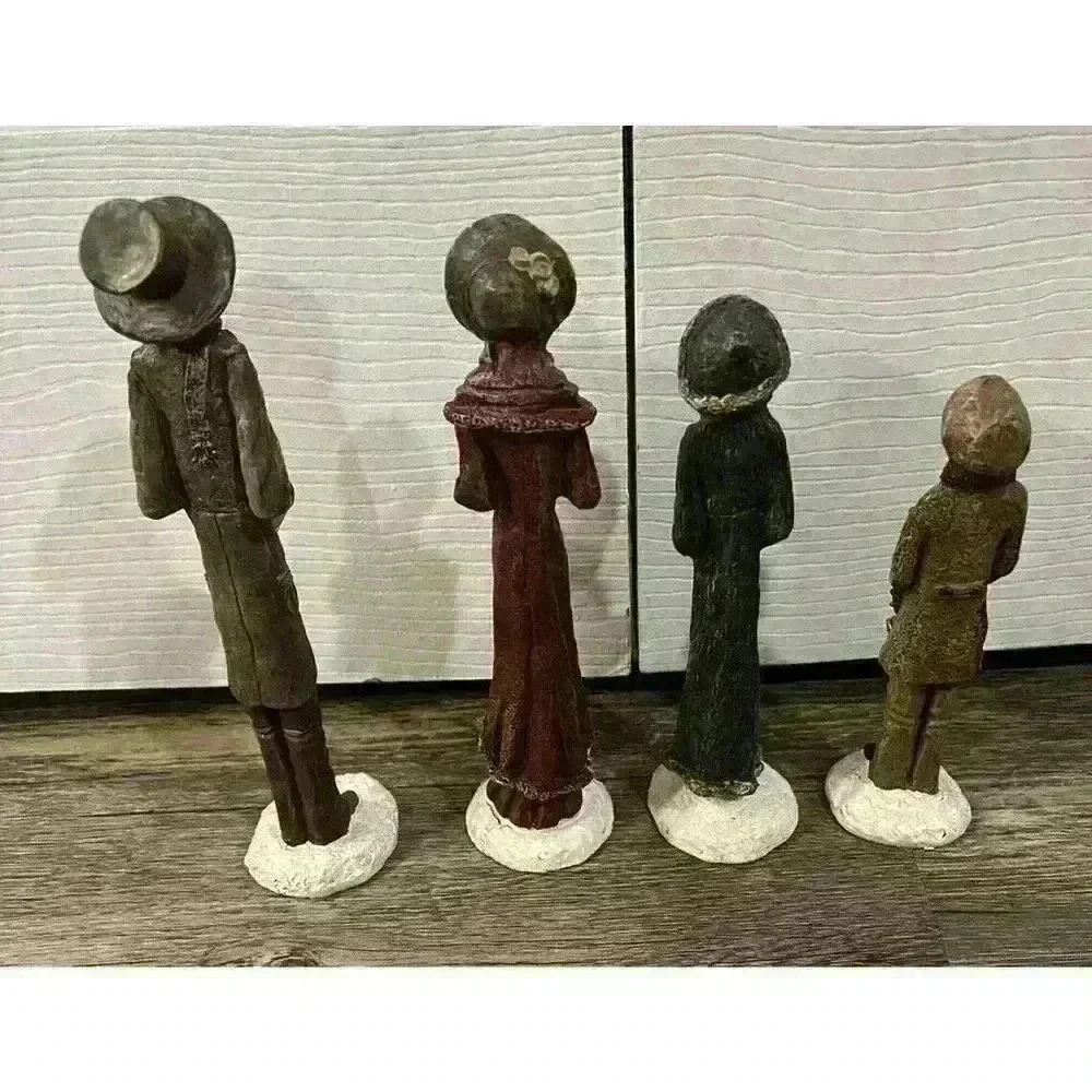 Vintage Set of 4 Resin Caroler Family - Picture 3 of 8